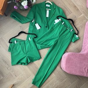 NWT Aritzia 3-piece Suit in Gloss Green!
